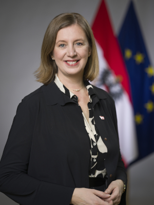 Portrait Barbara Eibinger-Miedl