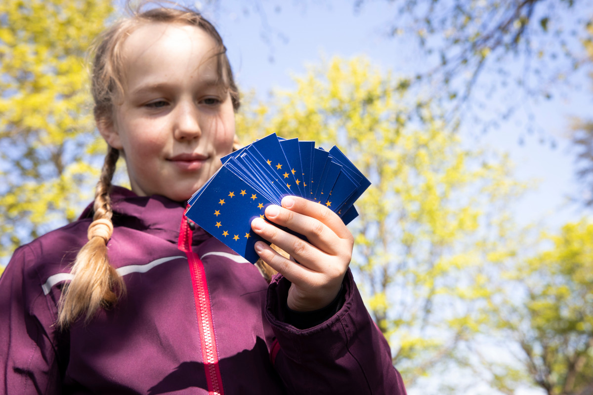 Teilnehmerin an einer Schatzjagd am Europatag 2021 in Kopenhagen